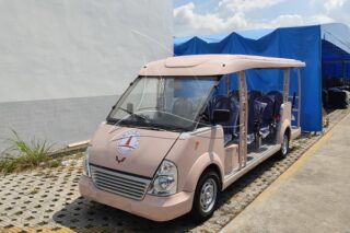 gasoline sightseeing vehicle in Australia